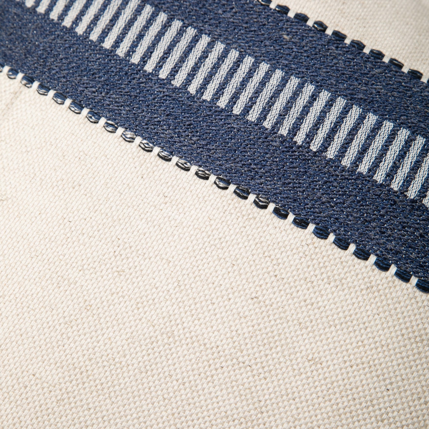 Мягкая подушка ALICE, темно-синяя, 50x50 см