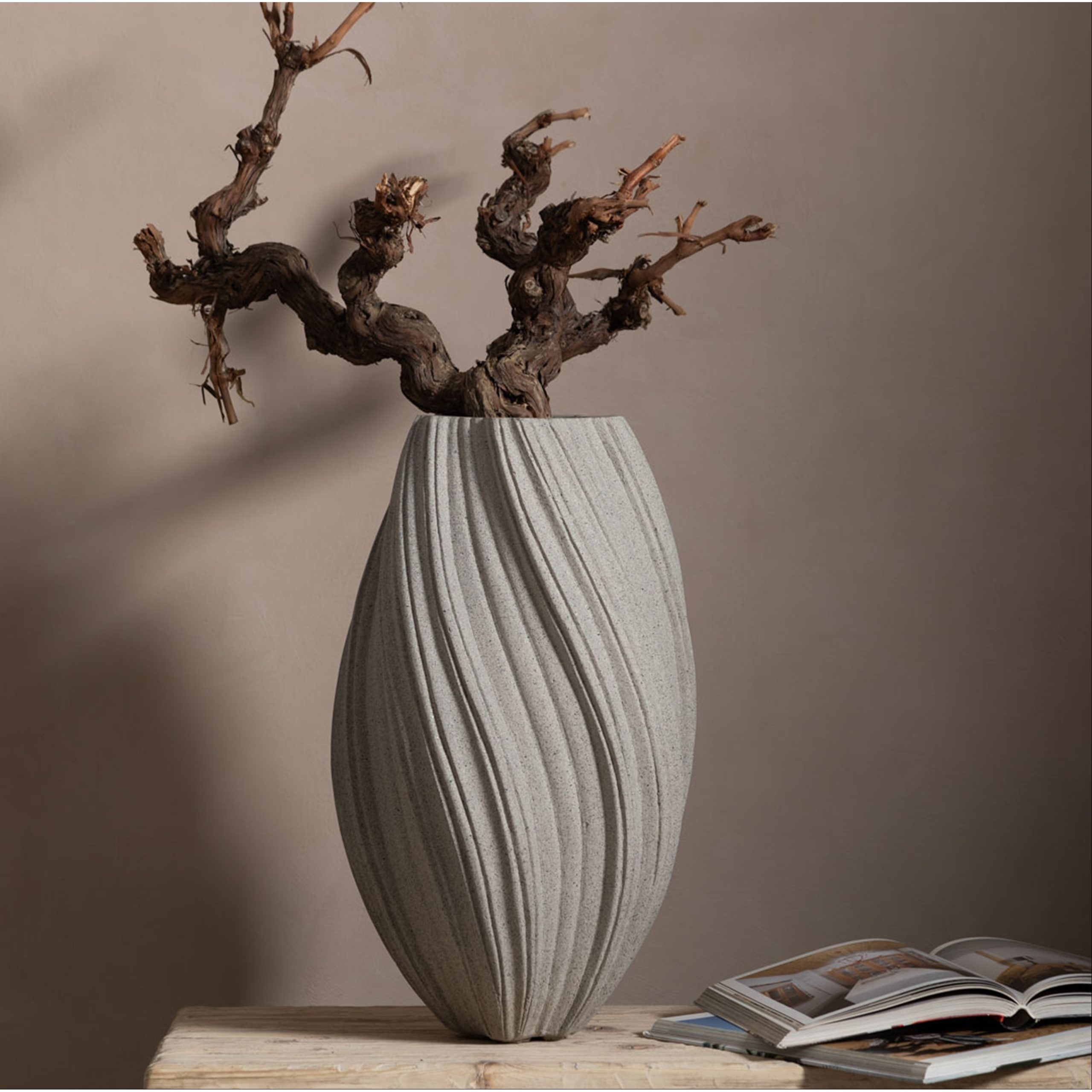 6e3352fa-04e4-48a7-bb75-55c26e922ecd Ваза спиральной формы, бежевая