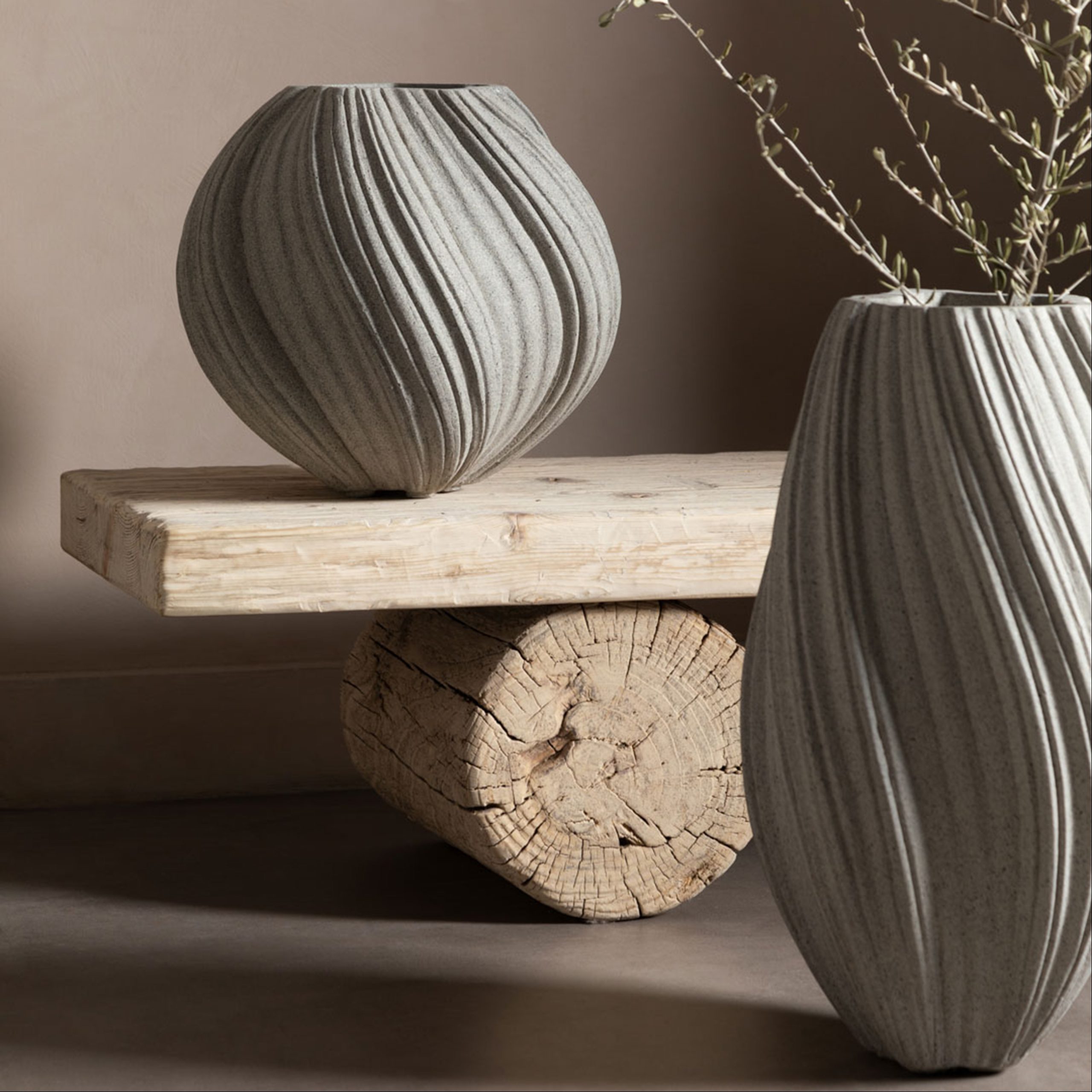 a6ce6206-ce43-4437-a9c3-5f7a500712cc Ваза спиральной формы, бежевая