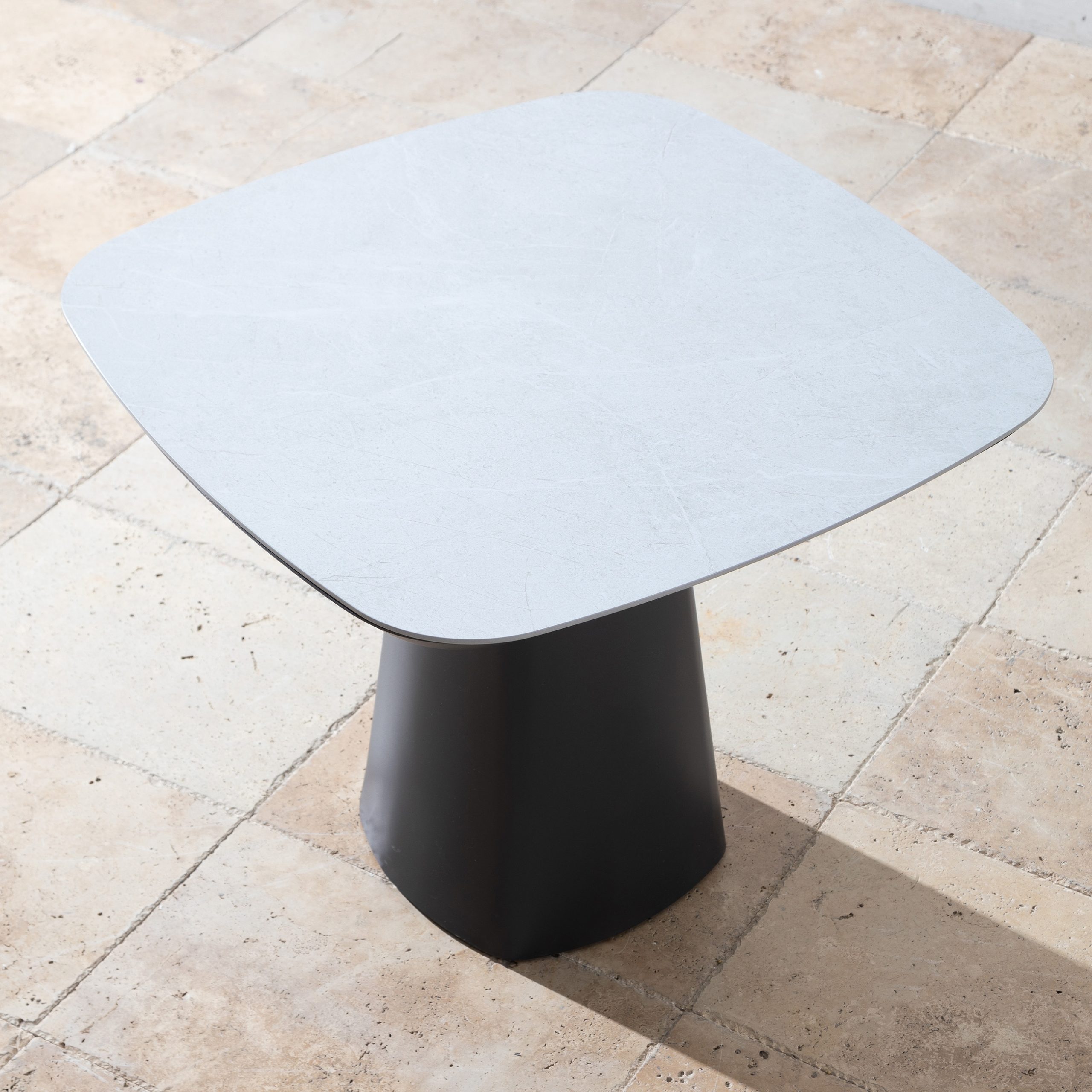 Mol table black